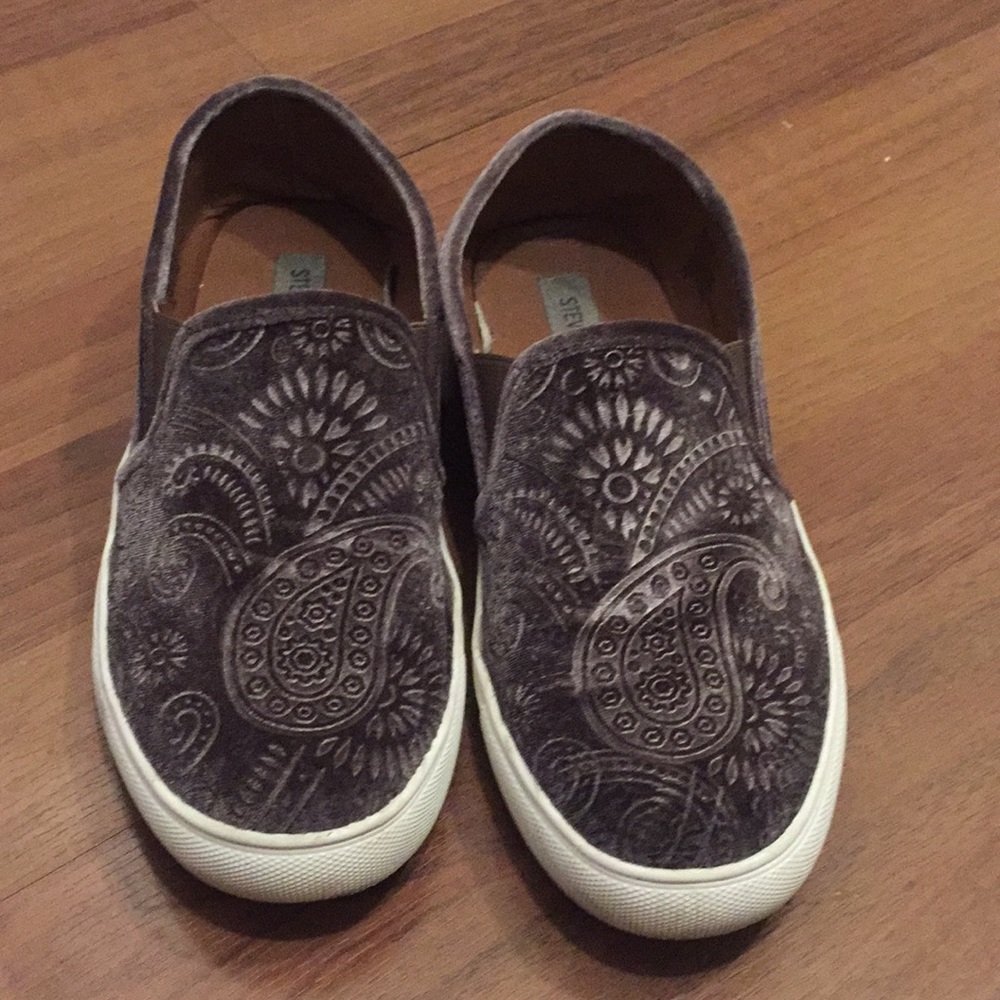 Steve Madden velvet shoes